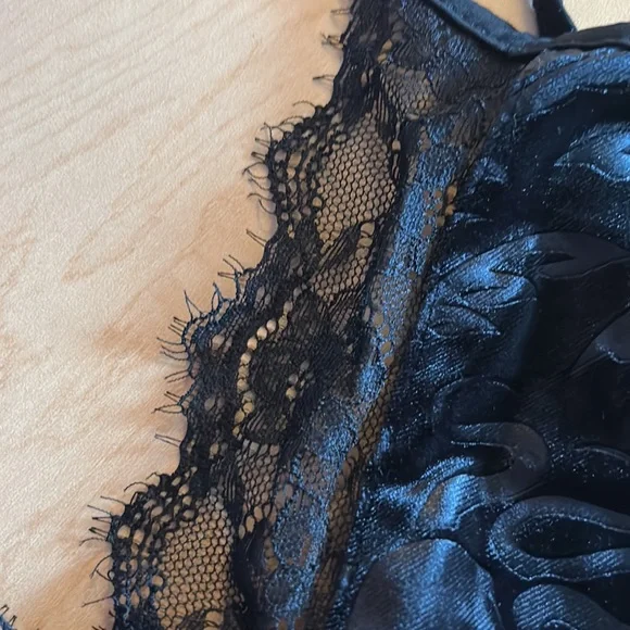 CIDER VELVET AND LACE CAMI NWT - Picture 4 of 8